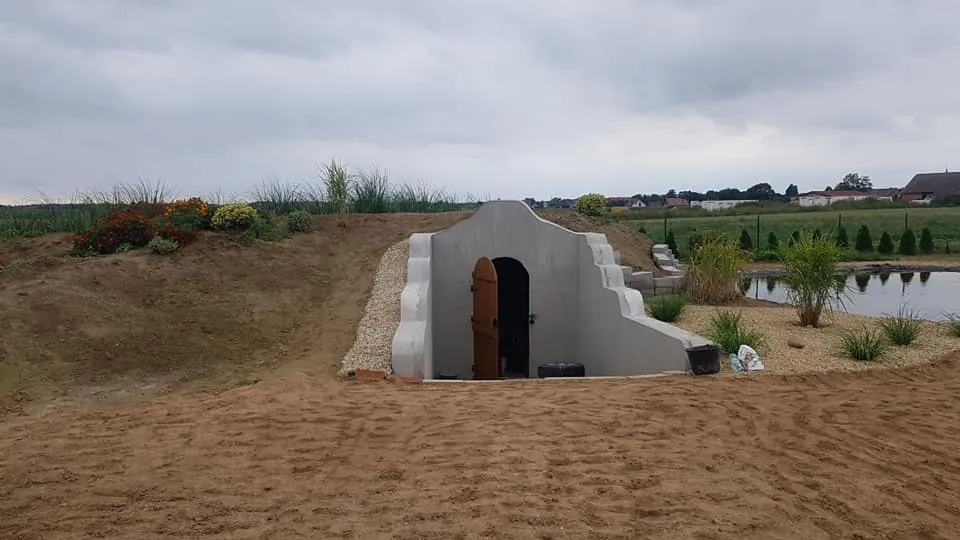W ogrodzie postaw piwniczkę z betonu
